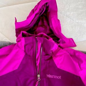Marmot Like NEW Womans ski jacket.